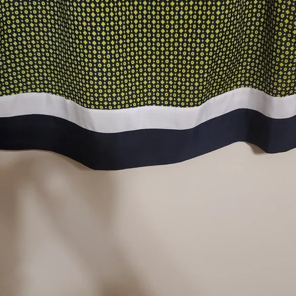 Loft green, black and white sleeveless dressy tank top - Picture 3 of 6